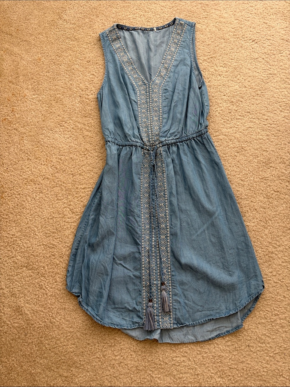 Knox Rose light blue embroidered sleeveless denim dress